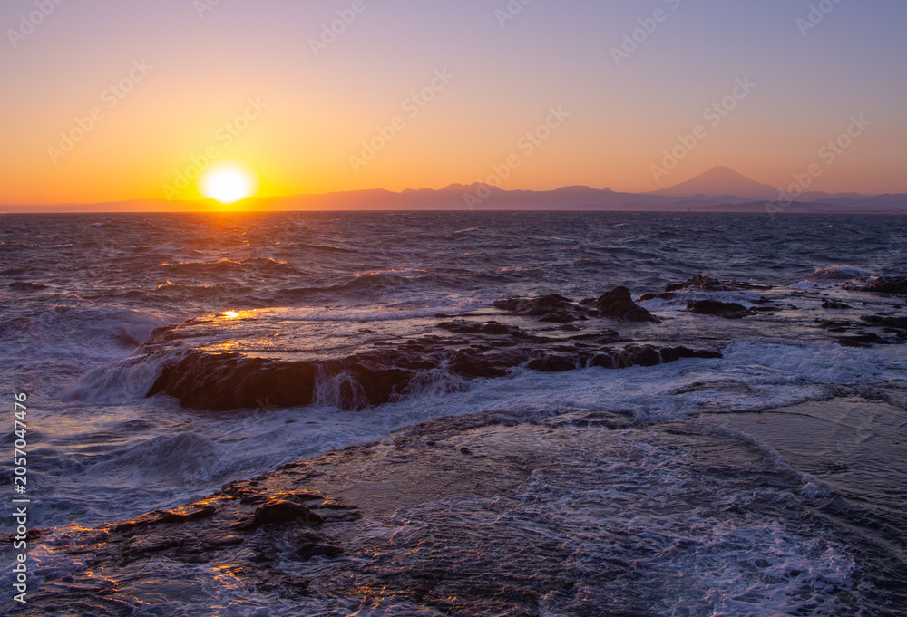 Obraz premium Beautiful sunset at Chigogafuchi in Autumn. Enoshima Island, Kanagawa Prefecture, Japan