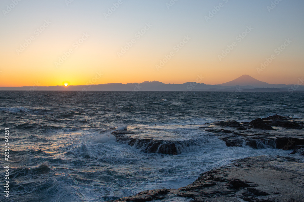 Obraz premium Beautiful sunset at Chigogafuchi in Autumn. Enoshima Island, Kanagawa Prefecture, Japan