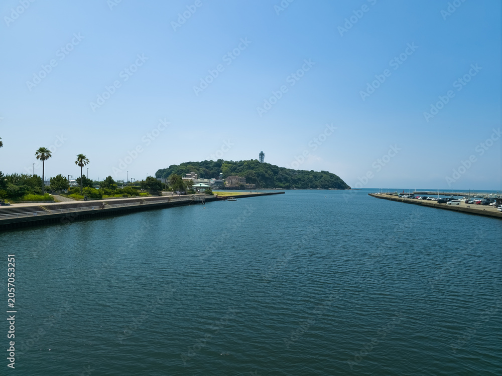 Obraz premium 江ノ島大橋と江ノ島