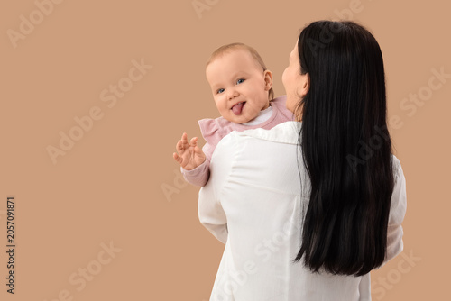 Young mother with her littl...