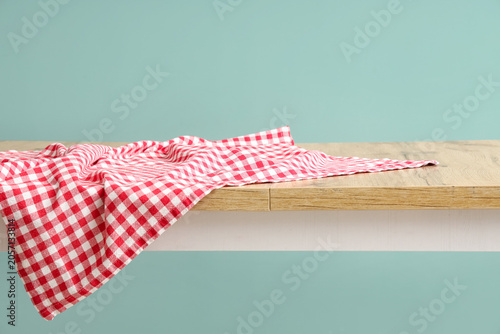 Red and white gingham check...