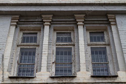 Schilderij op canvas Traditional brickwork architecture showcasing weathered windows and decorative p