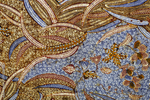 Fotografie elaborate handcrafted batik pattern from Java - feinste handgemachte Batik aus J