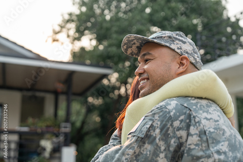 Fotografie A veteran returning home from battle to see his wife and loved one embraced with affection upon meeting her