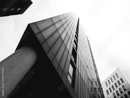Fotografie Monolithic Perspective: The View in Monochrome