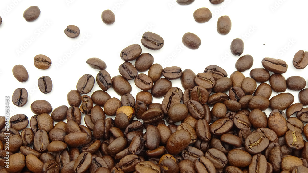 Fototapeta premium coffee beans on white