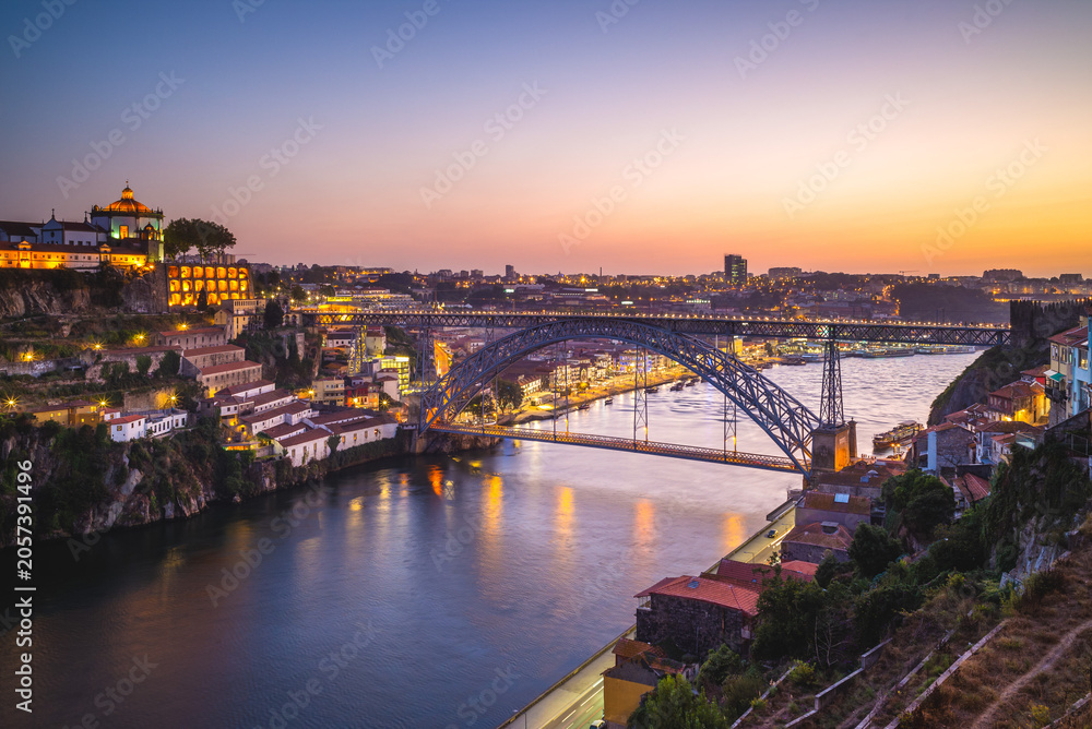 Fototapeta premium cityscape of porto in portugal at dusk