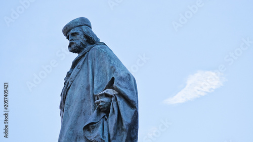 Schilderij op canvas La statua di Giuseppe Garibaldi a Como, Lombardia, Italia.