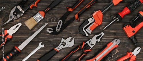 Canvastavla High-angle view of an organized hand tool assortment on a dark wood workshop bench