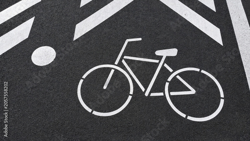 City bike path, Markings on the paved bike path