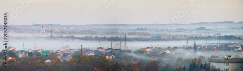 Panel kuchenny z motywem Wide panorama captures misty suburbs, autumn trees and utility towers across layered horizon at sunrise. Ideal for environment, weather, energy networks, rural expansion or regional planning use