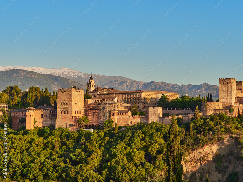Fototapeta premium Panoramic view of the Alhambra with Sierra Nevada in the background taken from the famous Mirador de San Nicolás, Granada, Andalusia, Spain.