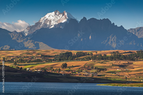 Fotografie Nevado Colque Cruz view from Huaypo lake