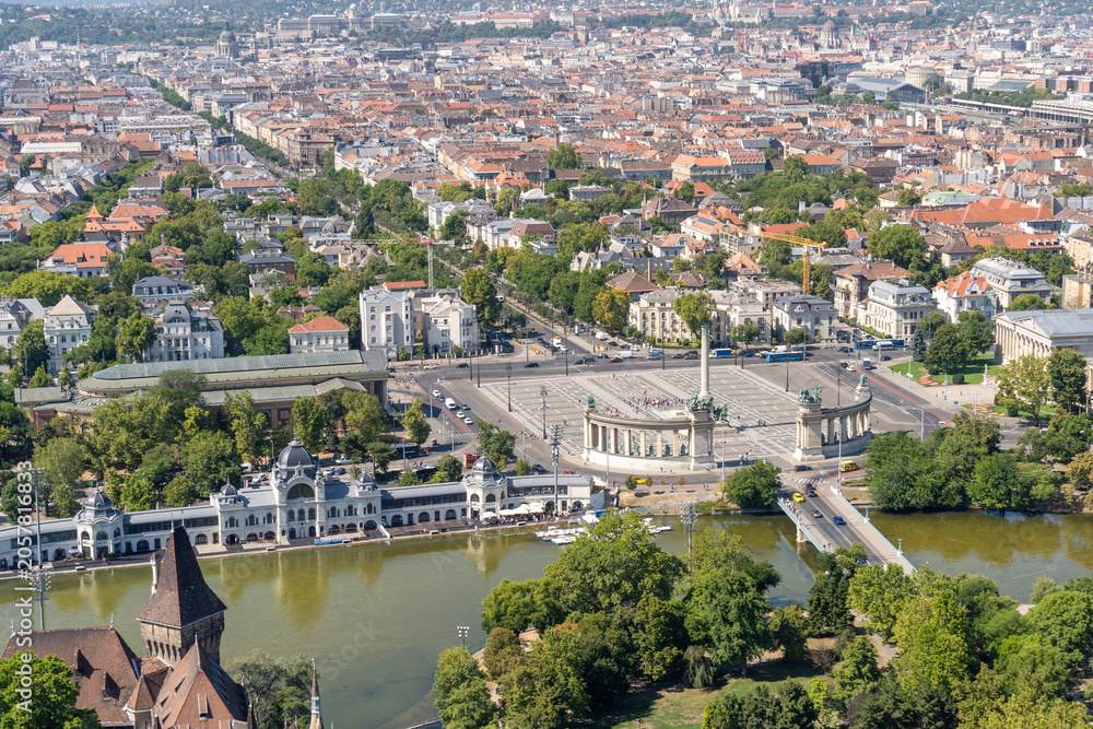Fototapeta premium Panoramic cityscape of Budapest with the historic city center