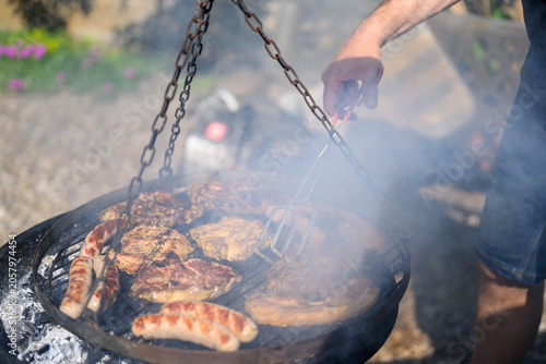 Grillgut auf Holzkohlegrill