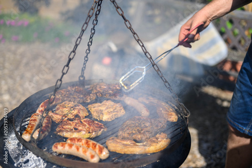 Grillgut auf Holzkohlegrill