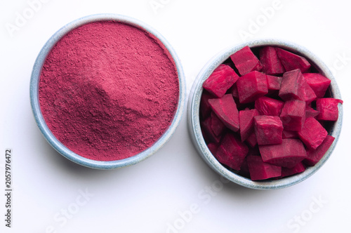 Beetroot powder with chopped beetroot