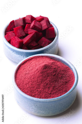 Beetroot powder with chopped beetroot