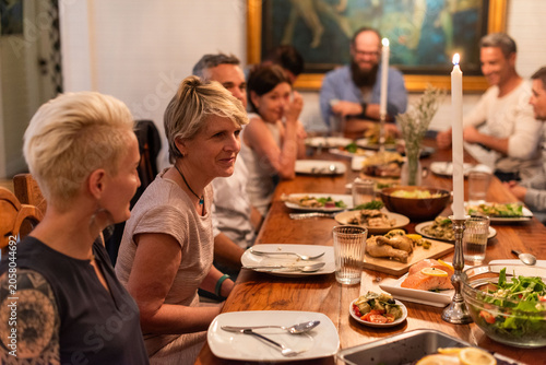 Foto Warm family dinner gathering photo