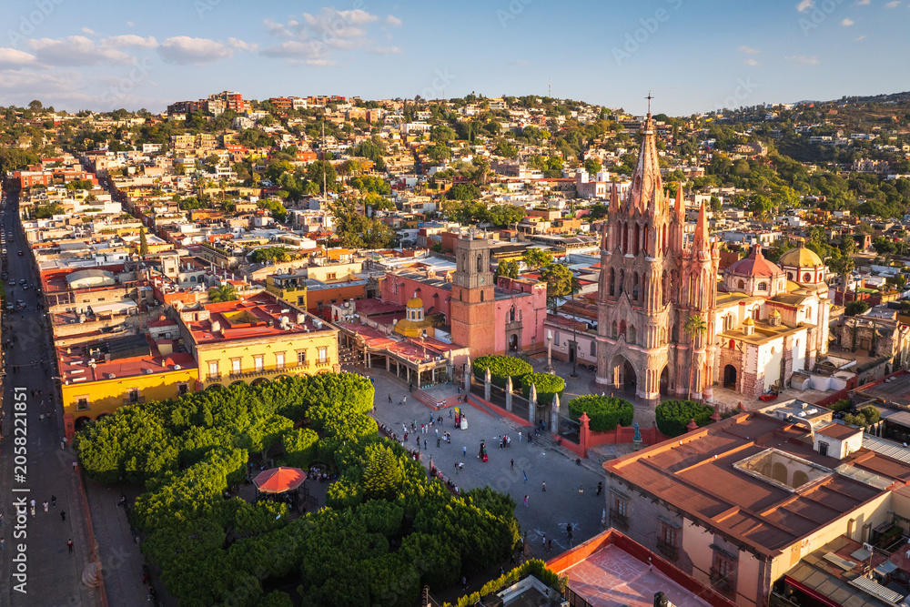 Naklejka premium Aerial view of the San Miguel Cathedral in Mexico City Plaza