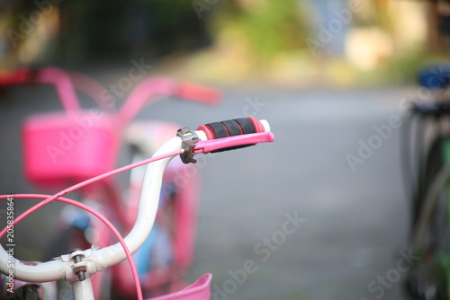 Slika na platnu black handgrip fixed on pinky bike