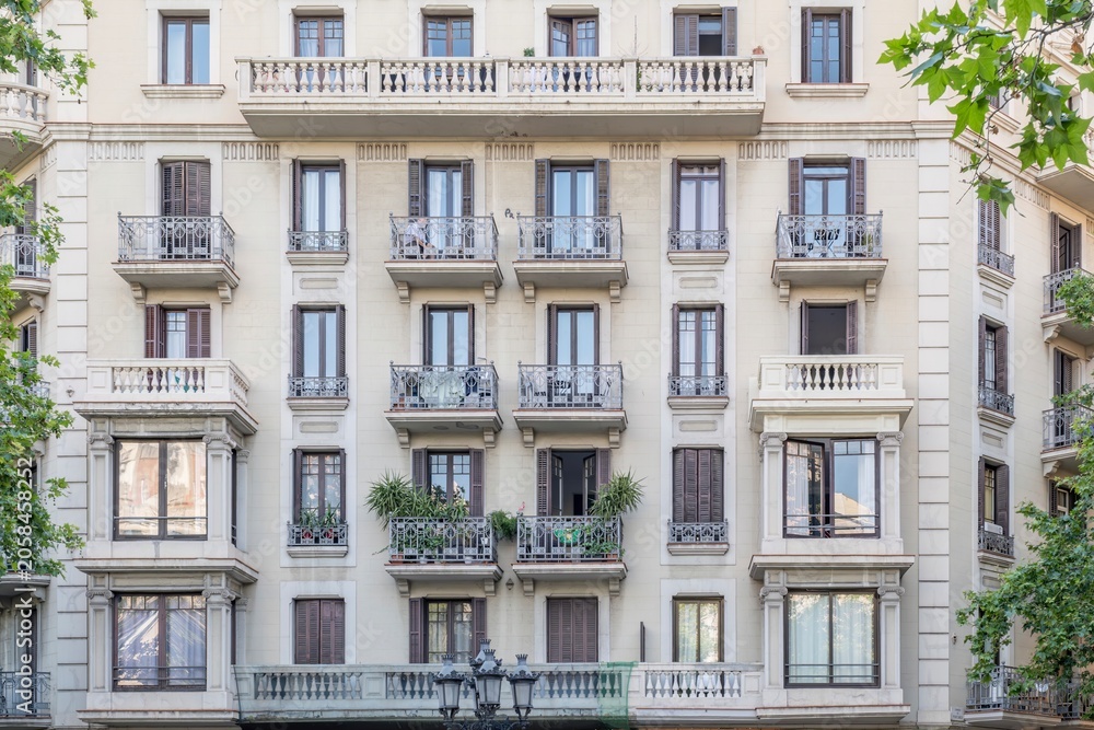 Obraz premium Building Facade in Barcelona, Ornate Balconies, Historic Eixample District Architecture, Classic Residential