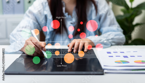 Foto Business analyst evaluating investment portfolio using risk and return matrix dashboard on digital tablet, financial planning, market analysis, asset allocation, and strategic decision making