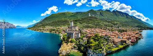 Panel kuchenny z motywem View of Malcesine on the shore of Lake Garda, Italy