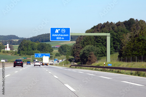 Fotografie Bundesautobahn A8, Ausfahrt 75 Adelzhausen in Richtung Augsburg