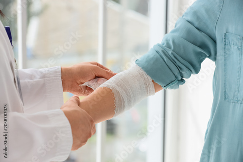 Medical professional applyi...