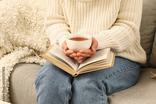 Cozy leisure reading with h...