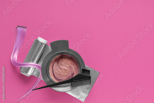 Tableau sur toile Hair dyeing tools with pink hair extension, color mixing bowl, brush, and alumin