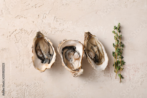 Fresh raw oysters with thym...