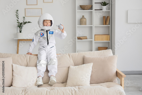 Happy young boy in astronau...