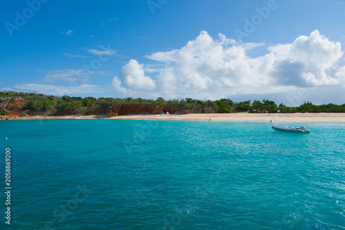 Cuadro en lienzo Pristine turquoise beach with red cliffs in Saint Martin Caribbean island