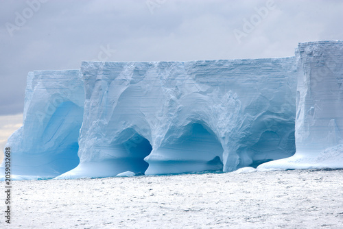 Canvas Print Sculpted iceberg in the Southern Ocean