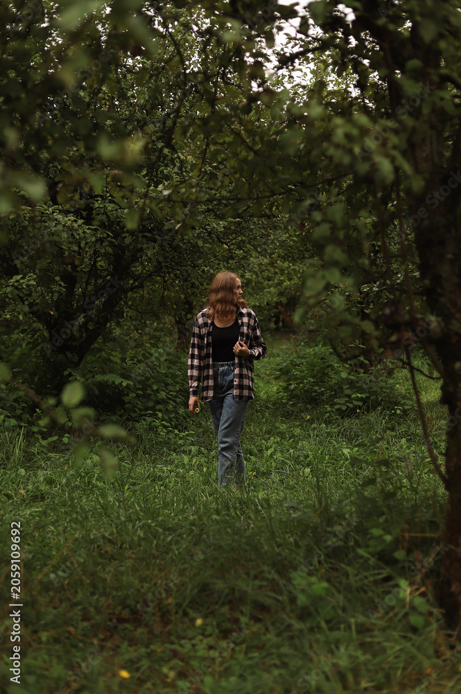 Obraz premium Lost Girl in the Green Maze: A Walk Through the Mysterious Garden