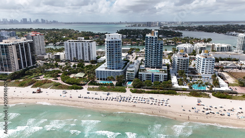 Obraz na plátně Aerial view of Mid-Beach Miami Beach oceanfront condominiums
