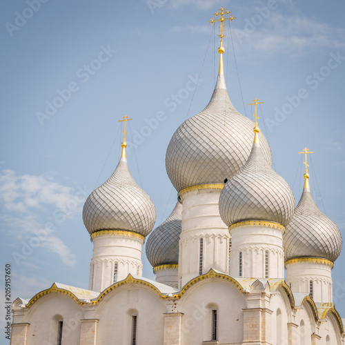 Obraz na plátne Silver onion domes of Orthodox cathedral in Russia