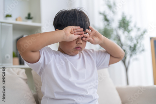 Canvas Print Asian boy rubbing his tired eyes from digital eye strain, vision problem, screen