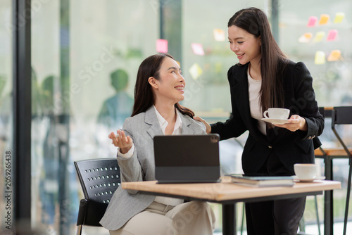 Fotografi Asian business professionals collaborating in a modern office, one mentor offeri