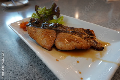 Canvastavla Delicious grilled fish fillet served with fresh salad and sauce on a white plate
