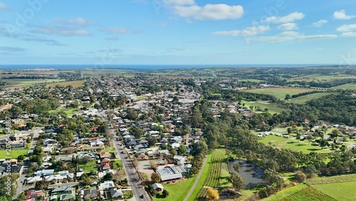 Fotografía McLaren Vale, South Australia – 4K aerial drone view of residential estates, mod