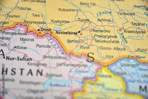 Foto Novosibirsk Russia Highlighted on Blurred Global Map – Urban Siberian City Photo
