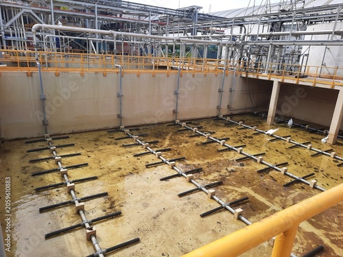 Foto Drained Wastewater Aeration Pond with Fine Bubble Diffuser Grid System