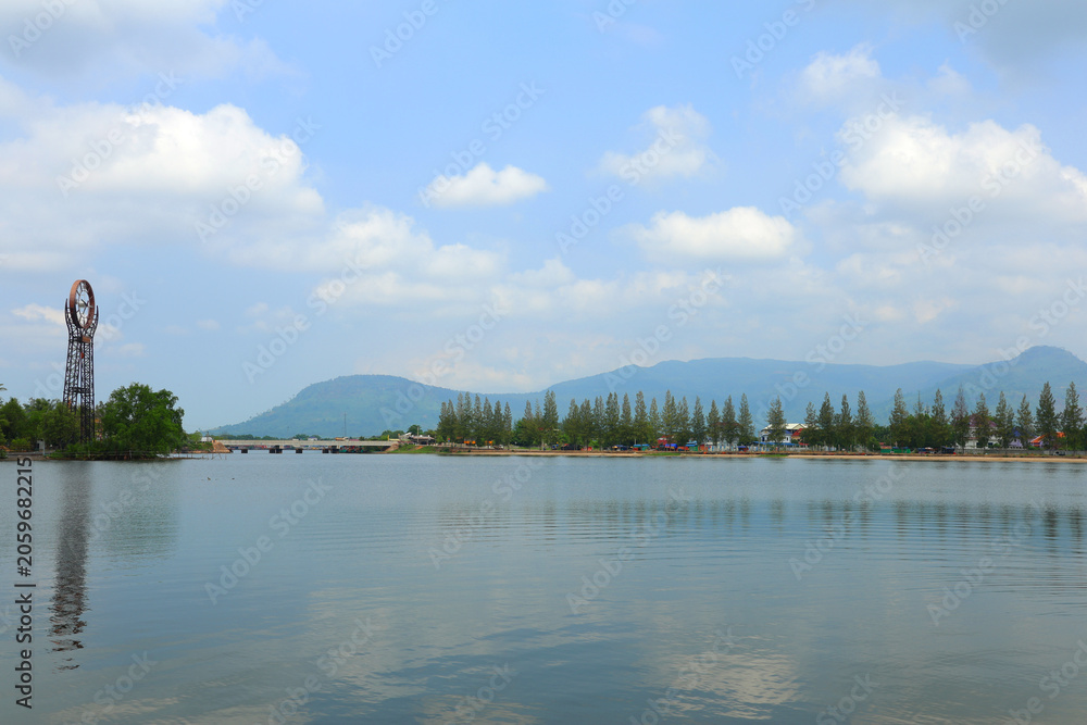 Obraz premium Calm river water reflecting a clock tower