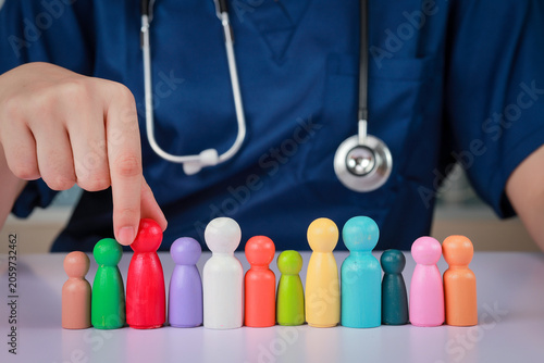 Canvastavla Focused professional doctor demonstrating careful medical decision making while