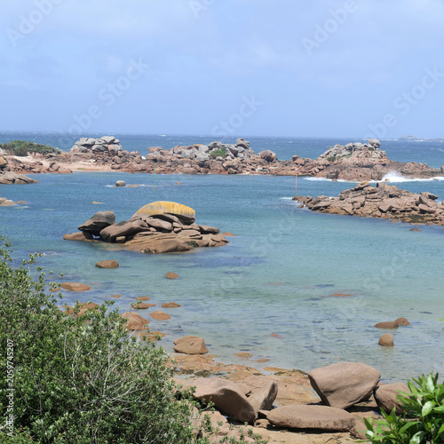 côte rocheuse en Bretagne
