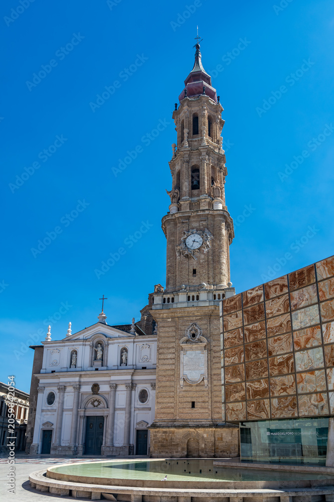 Obraz premium La Seo Cathedral and Roman Forum Museum