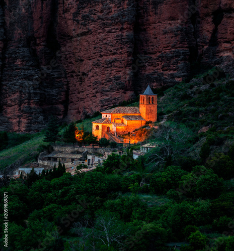 Kirche las Peñas de Riglos bei Nacht